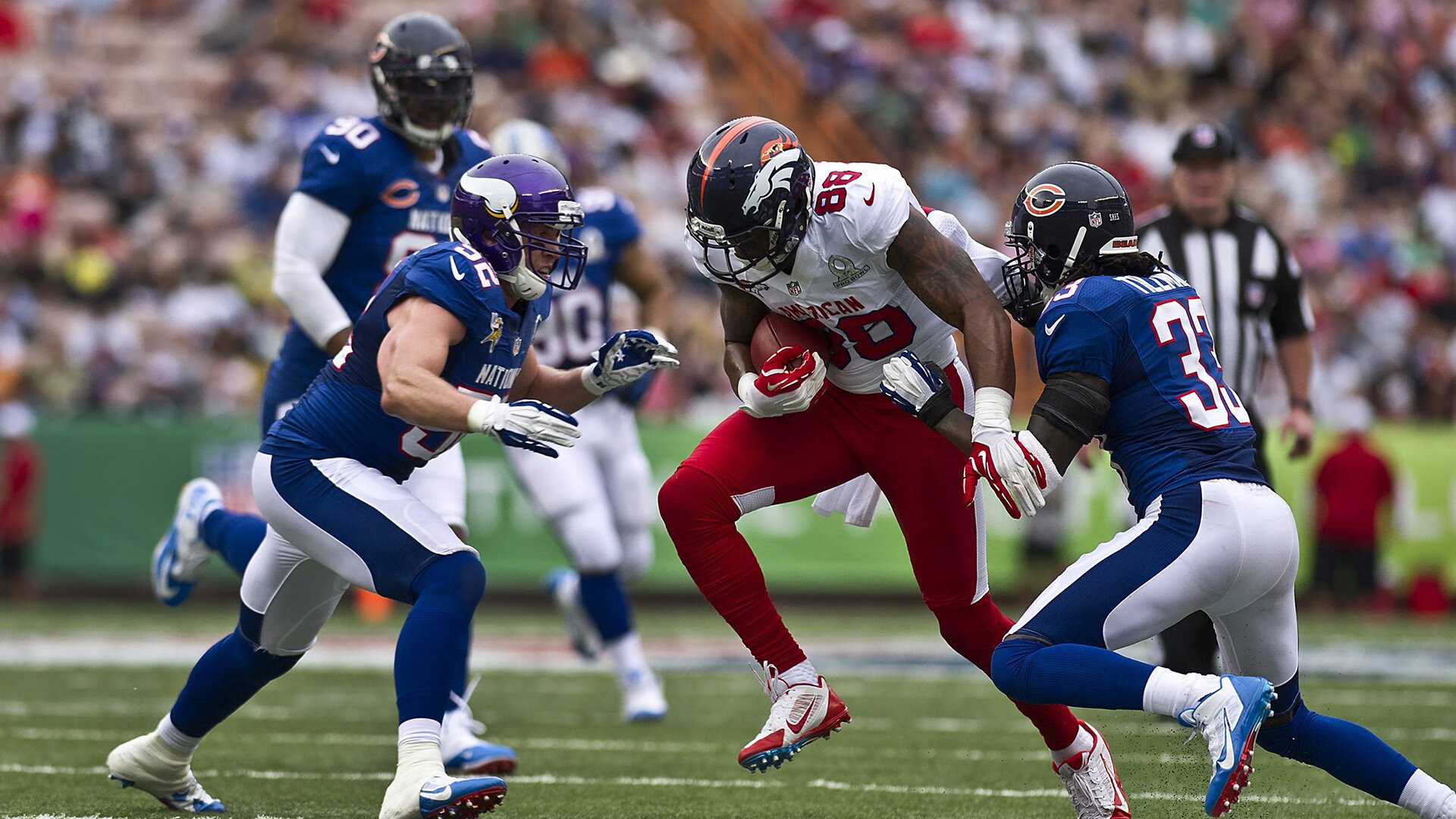 羽毛球赛场焦点！美国队对阵澳大利亚队，超级对决，球迷热情点燃赛场