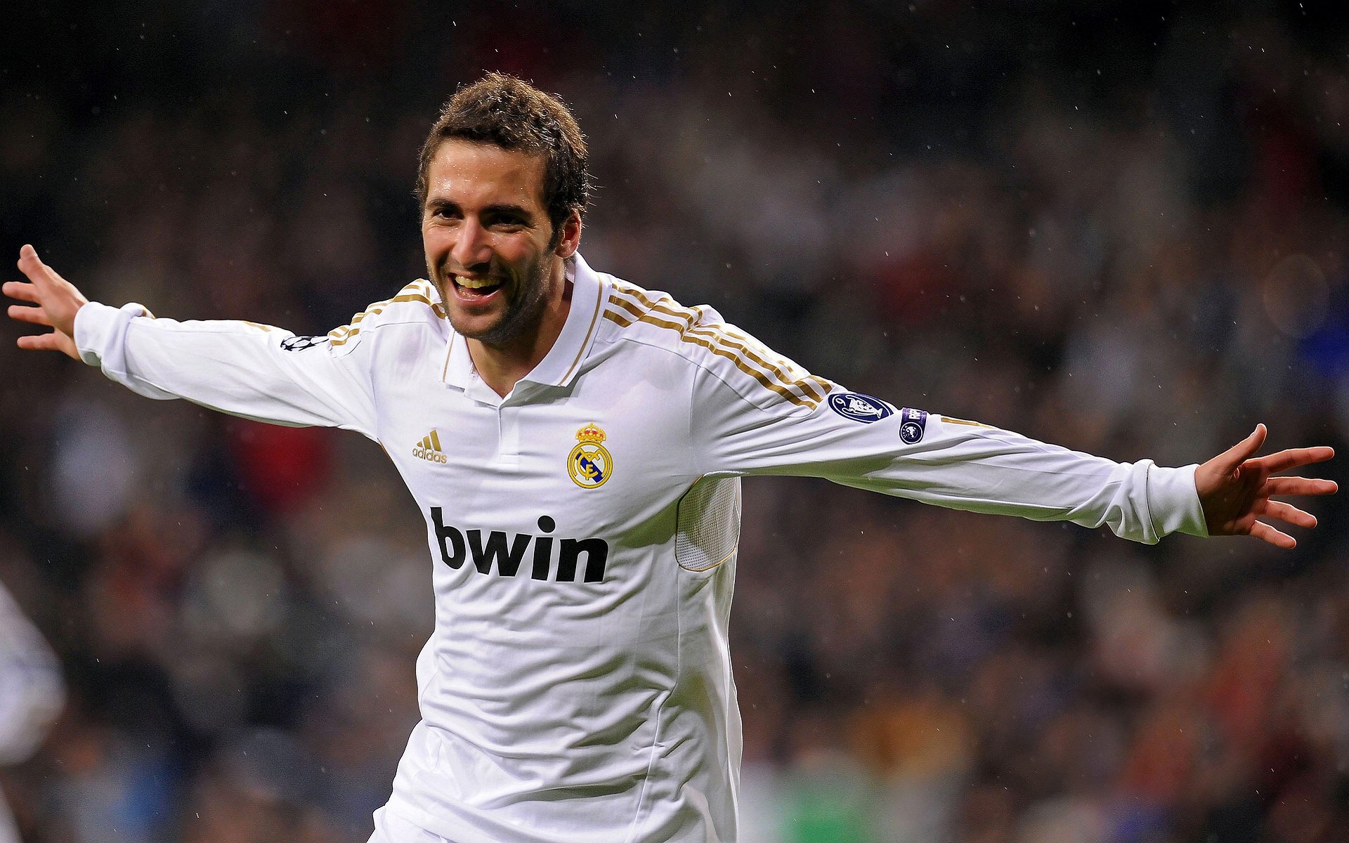 武磊赛后谦逊发言登热搜，利雅得新月鏖战尤文图斯引发热议